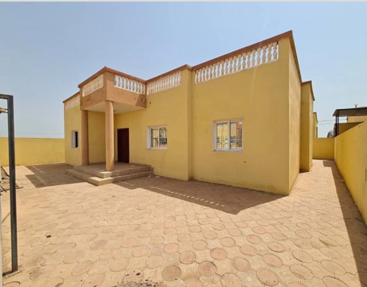 Villa F4 neuve 300 m² avec cour à Nagad City