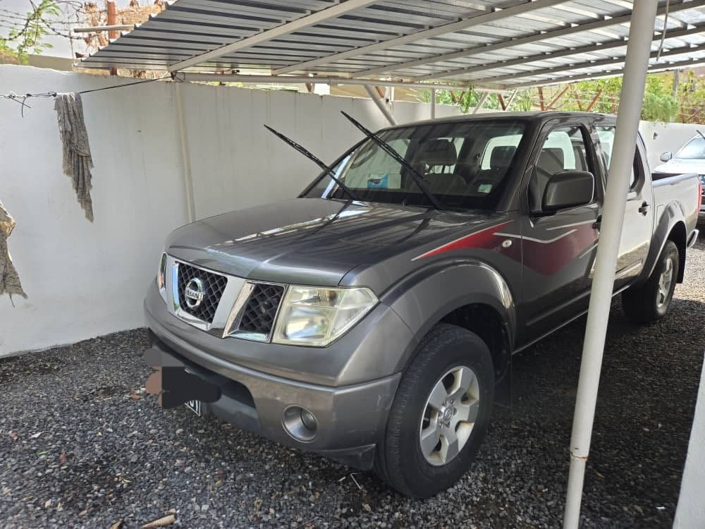 Nissan Navara 2013 4x4 Diesel, pick-up robuste et fiable