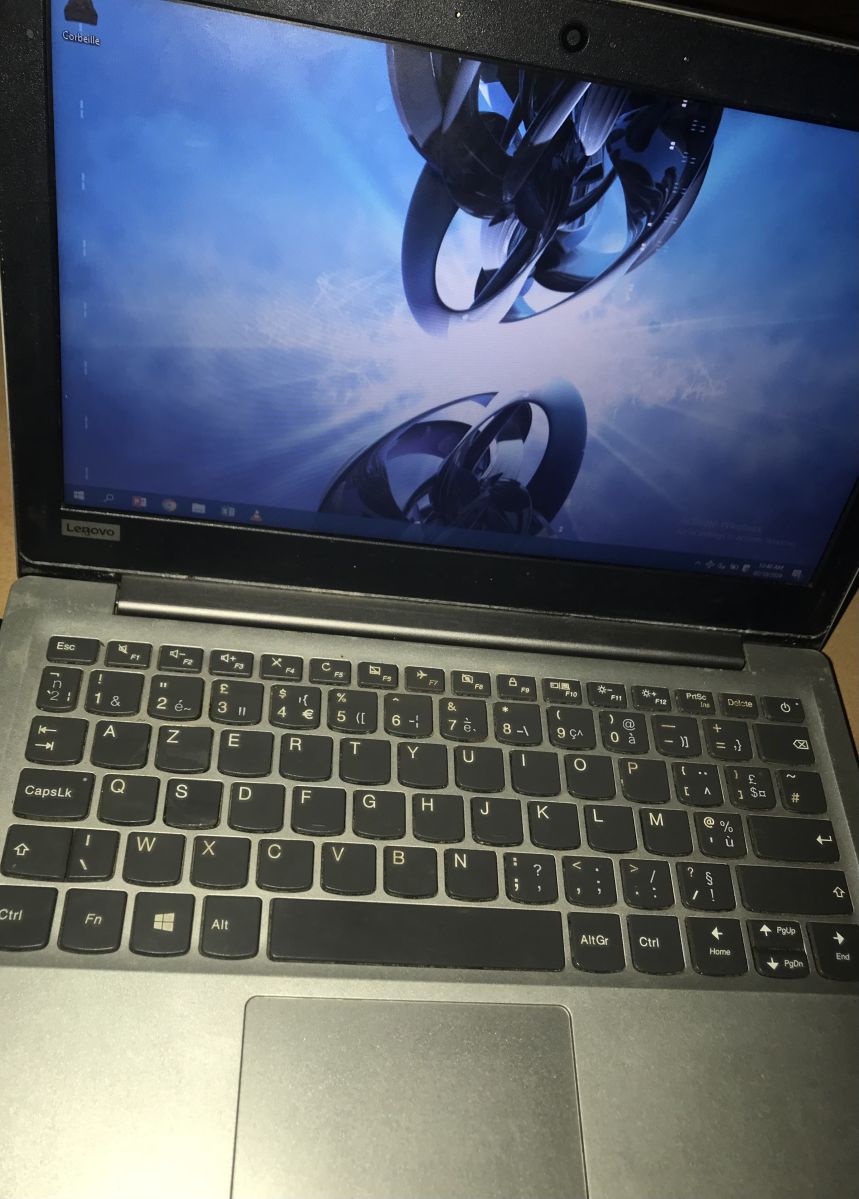 PC portable Lenovo a vendre, à réparer, clavier à remettre en état