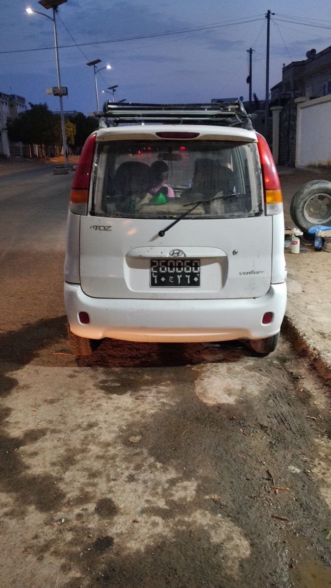 Une voiture hyundai atoz avec Pièces détachées Hyundai Atos moteur, boîte, carrosserie