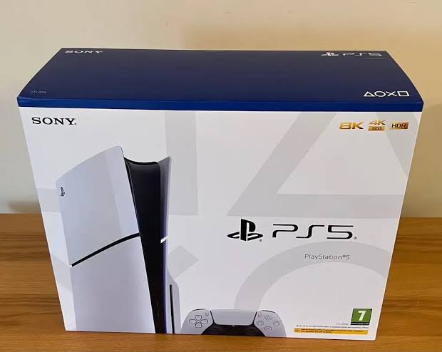 PlayStation 5 Slim 1 To, état quasi neuf