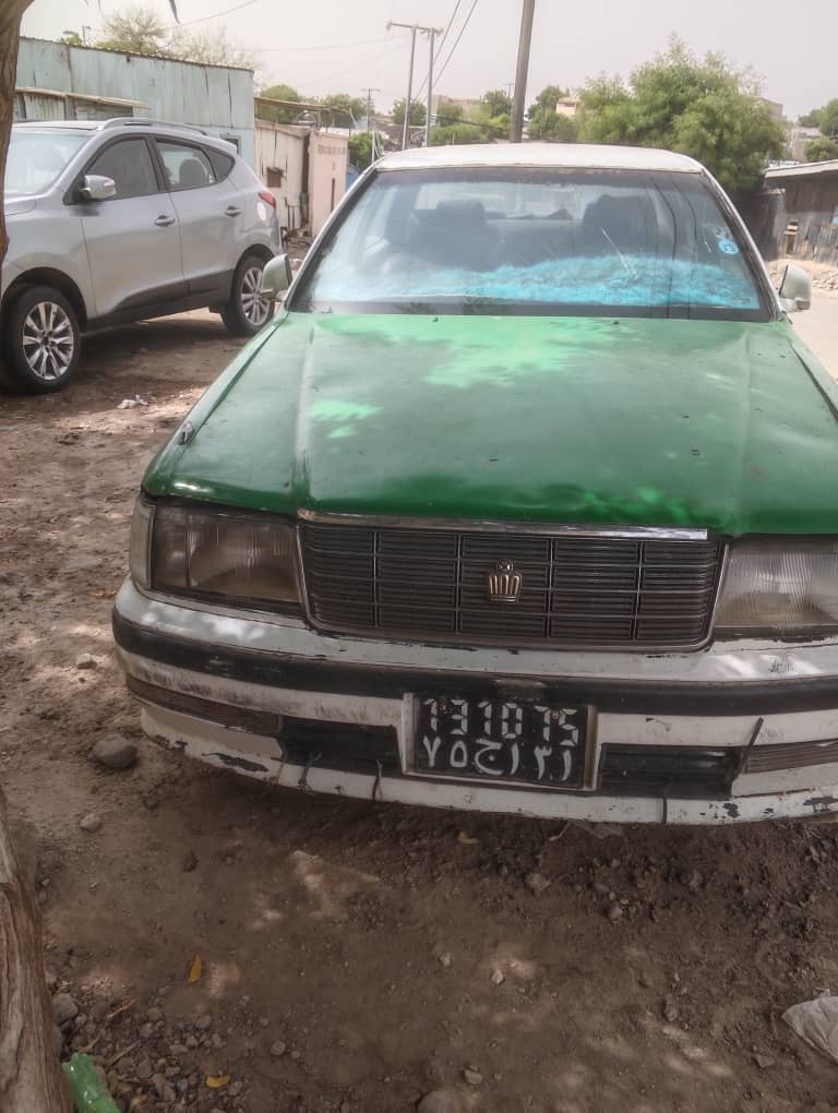 Taxi Crown en bon état, fiable et négociable
