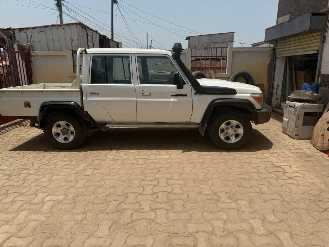 Toyota Land Cruiser Double Cabine 2022 climatisée en excellent état