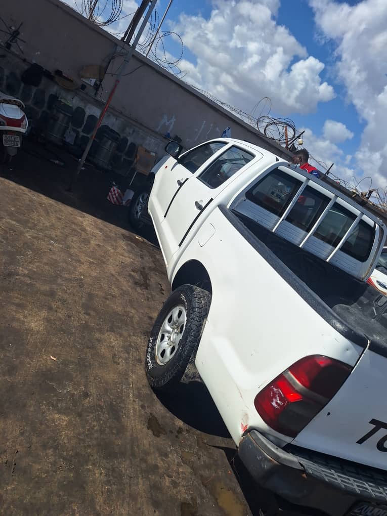 Toyota Hilux 2015 diesel blanc, transmission manuelle, bon état