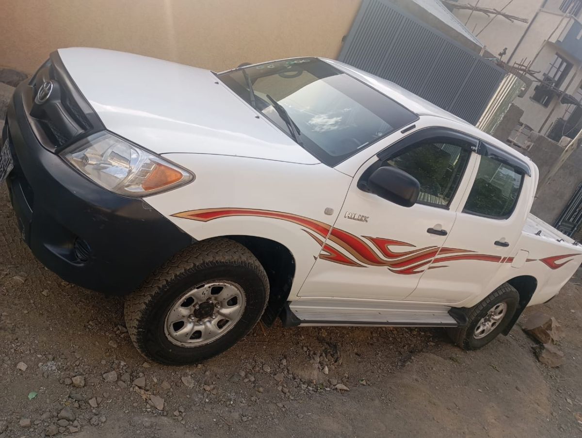 Toyota Hilux double cabine, diesel, boîte manuelle