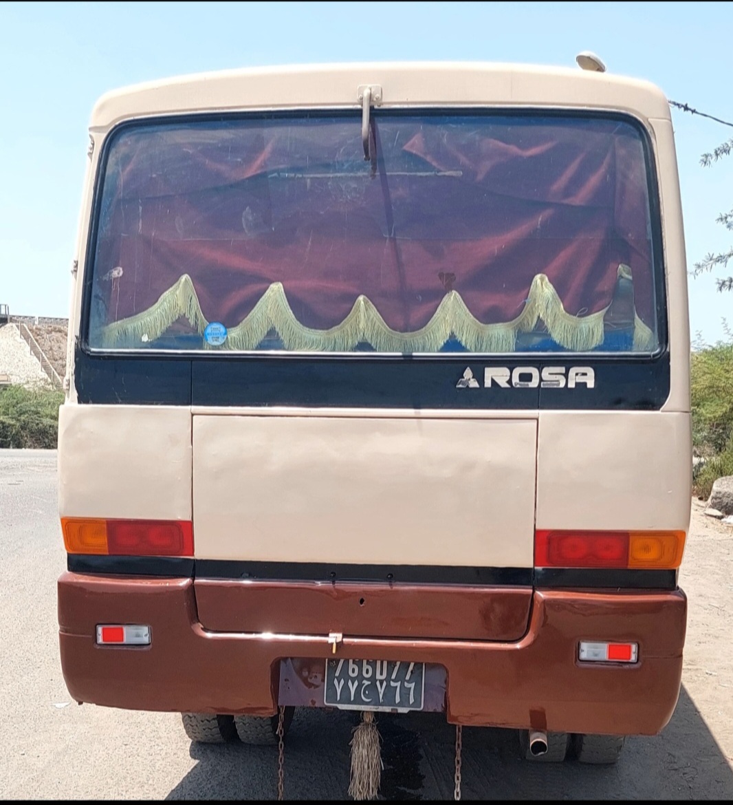 Bus Mitsubishi Rosa 25 places diesel, boîte manuelle, excellent état