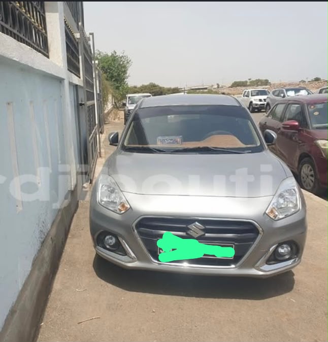 Suzuki Dzire en très bon état