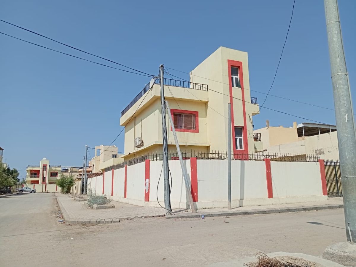 Villa F6 avec titre foncier, 2 étages, sécurisée à Hamdani