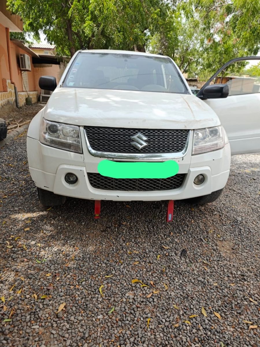Suzuki Grand Vitara 2017 essence blanc manuel bien entretenu