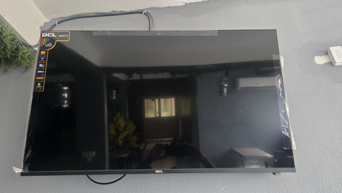 Lot de 2 téléviseurs DCL 43 pouces quasi neufs