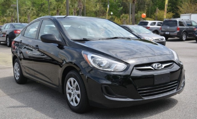 Hyundai Accent GLS 2012 noire 4 portes en bon état
