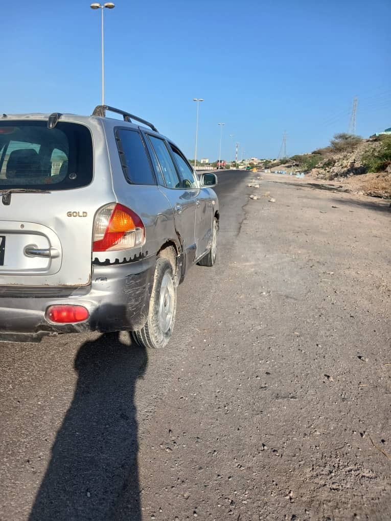 Hyundai Santa Fe et Peugeot Partner à vendre