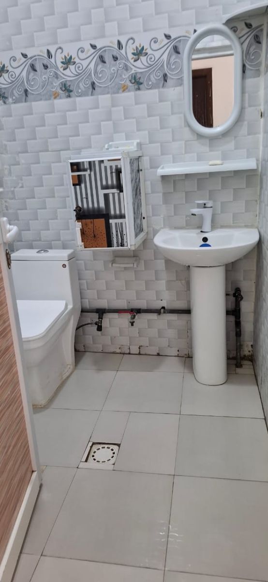 Maison F6 duplex neuf, construite récemment à Barwaqo