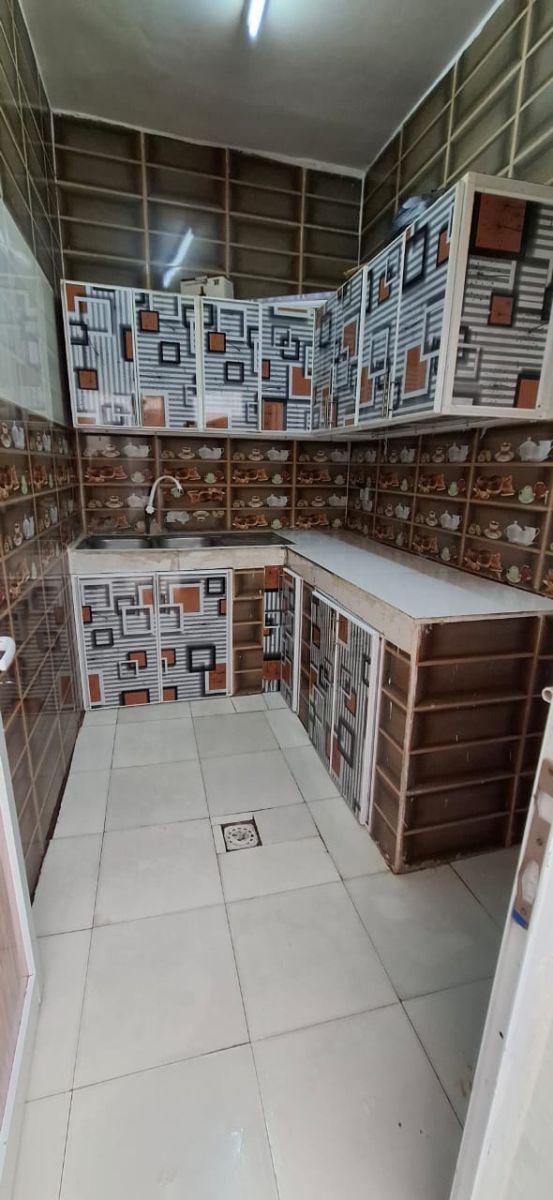 Maison F6 duplex neuf, construite récemment à Barwaqo