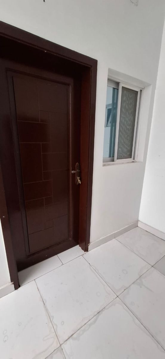 Maison F6 duplex neuf, construite récemment à Barwaqo