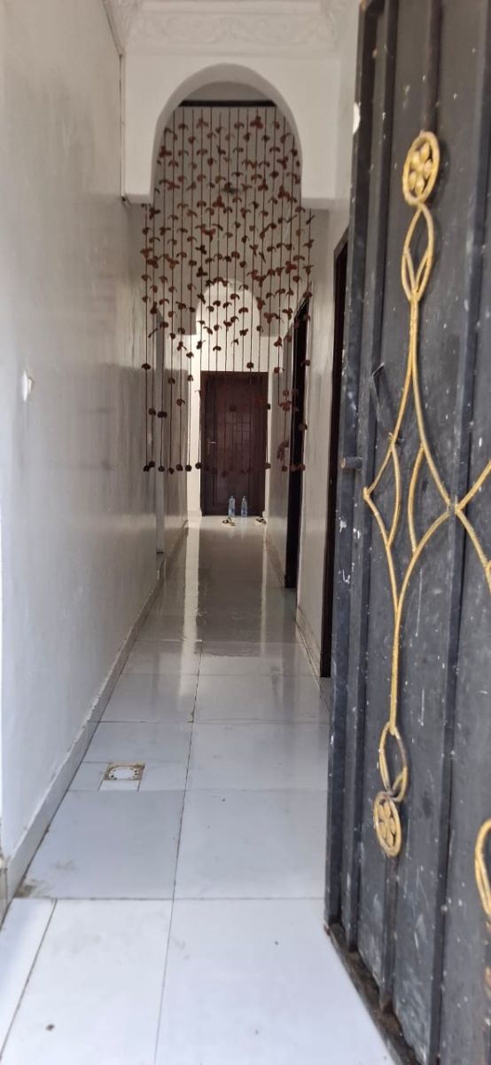 Maison F6 duplex neuf, construite récemment à Barwaqo