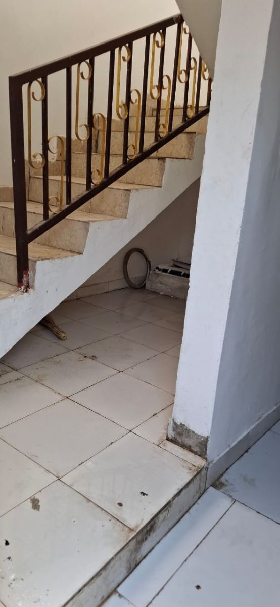 Maison F6 duplex neuf, construite récemment à Barwaqo