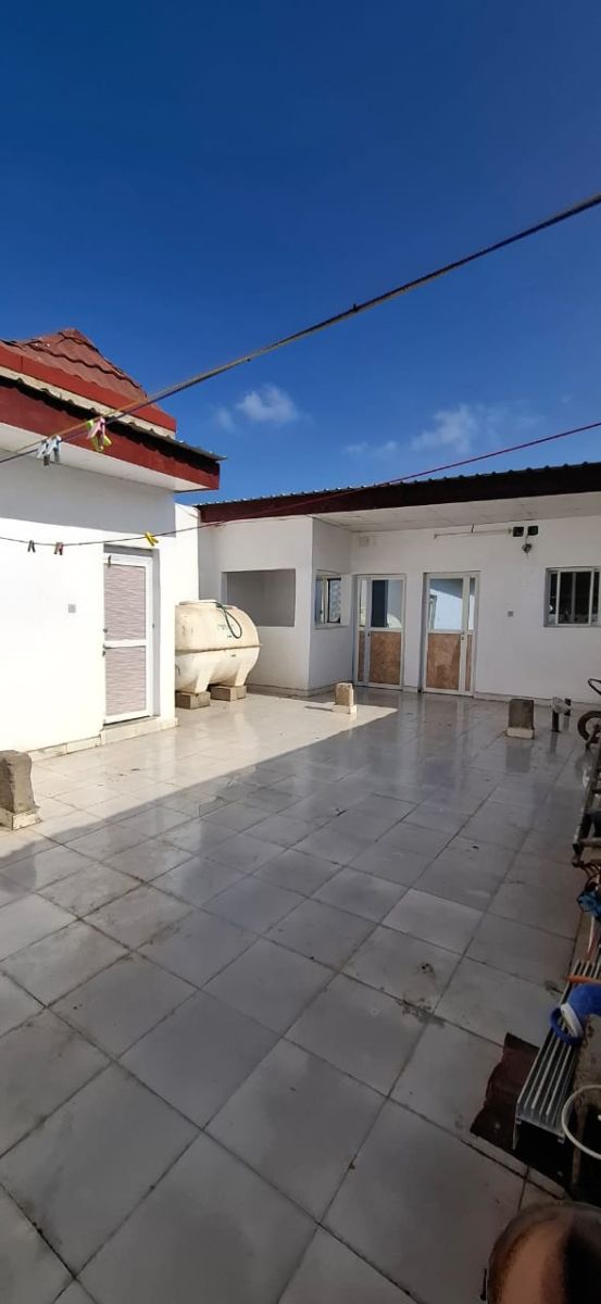 Maison F6 duplex neuf, construite récemment à Barwaqo