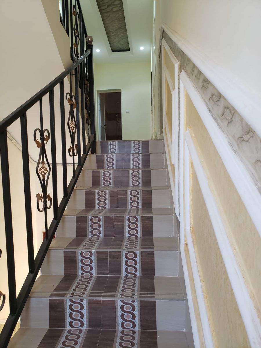 Villa spacieuse F5 avec terrasse et parking privé à Cité Hamdani PK12