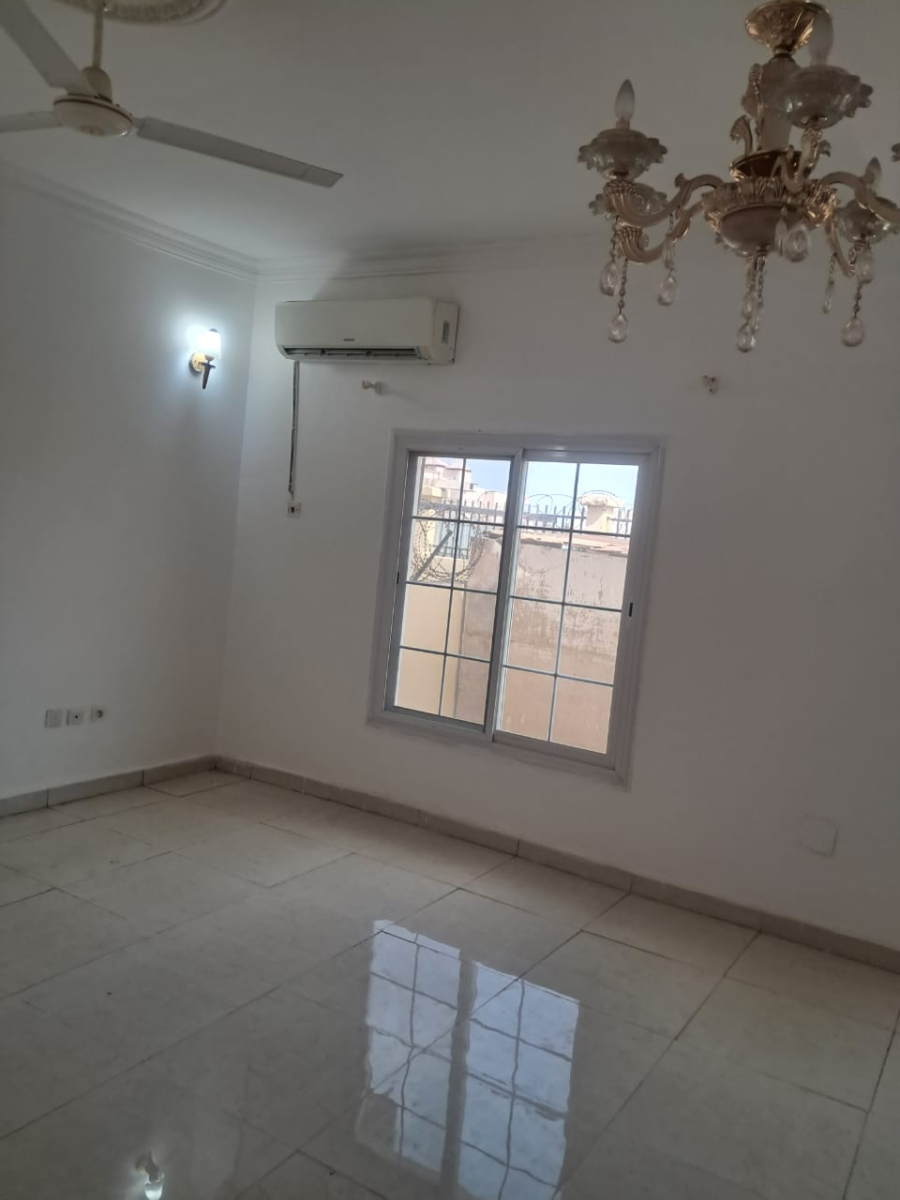 Villa duplex F6 avec balcon et parking à Haramous