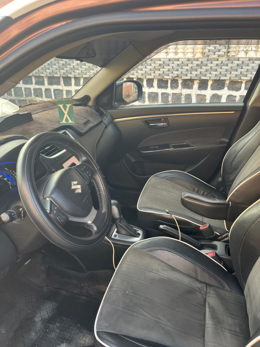4 Voitures en excellent état à vendre : TOYOTA PRADO - TOYOTA HILUX 2020 AUTOMATIQUE &. Hyundai SANTA FE 2016 & SUZUKI SWIFT 2019