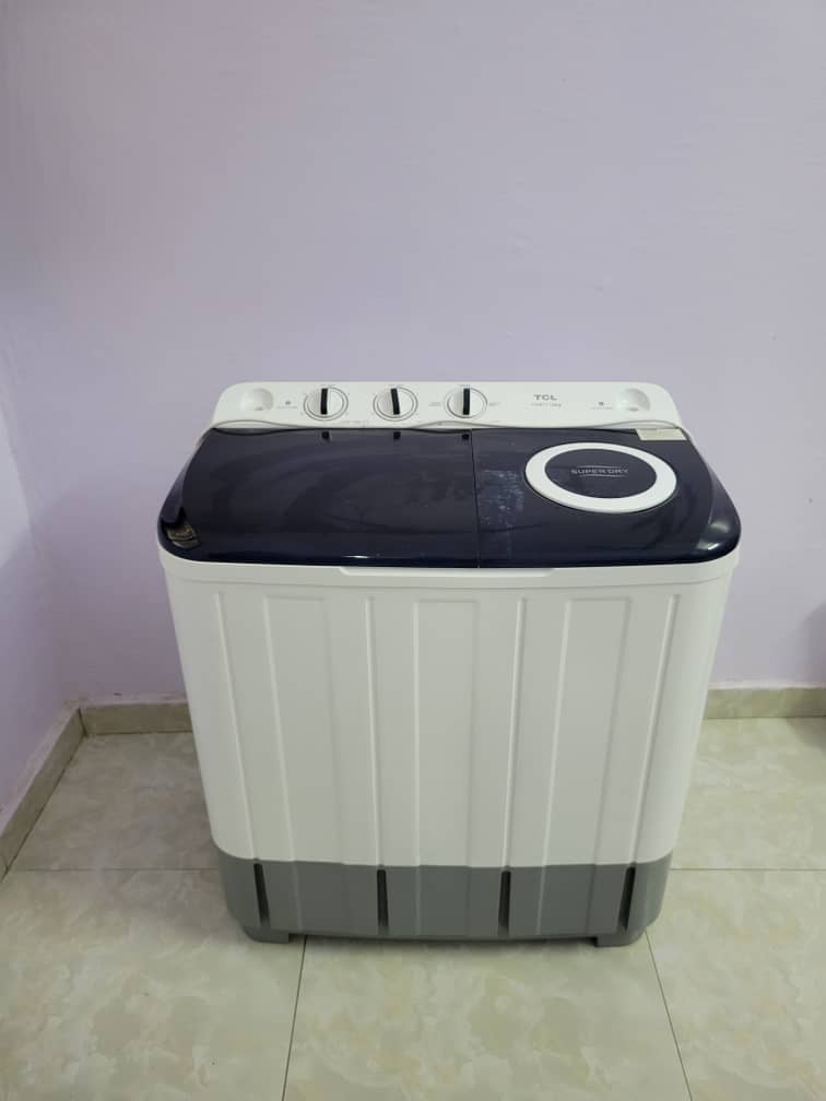 Mobilier chambre turc avec climatiseur Samsung et lave-linge TCL
