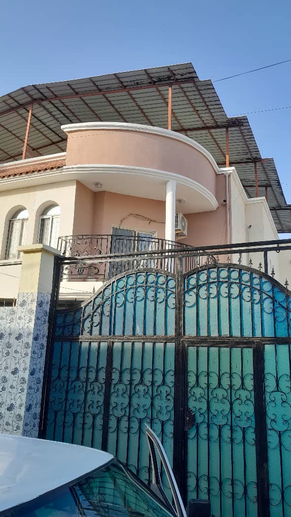 Maison F5 avec terrasse et parking à Haramous zone industrielle