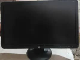 Écran plat HP récent et disque dur 16 To neuf