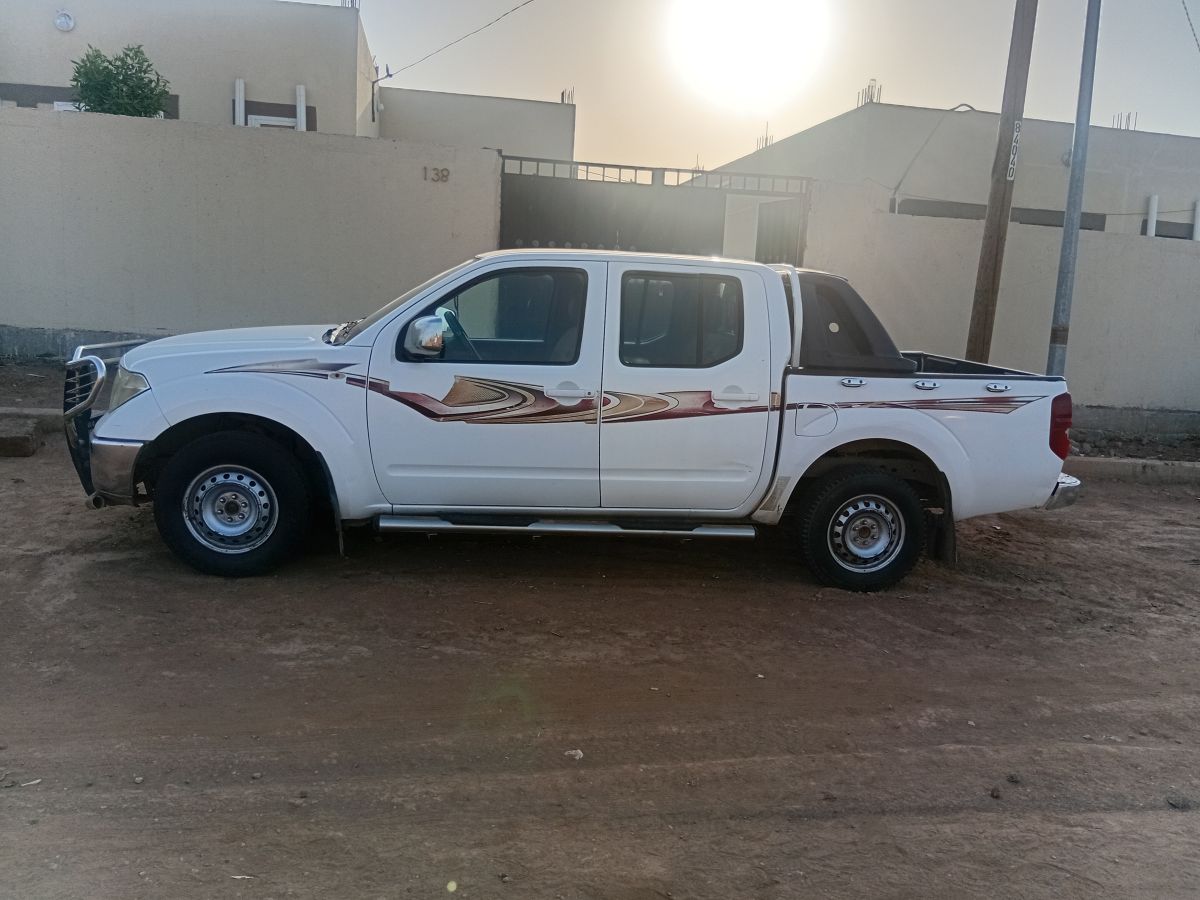 Nissan Navara 2019, état neuf, pickup robuste