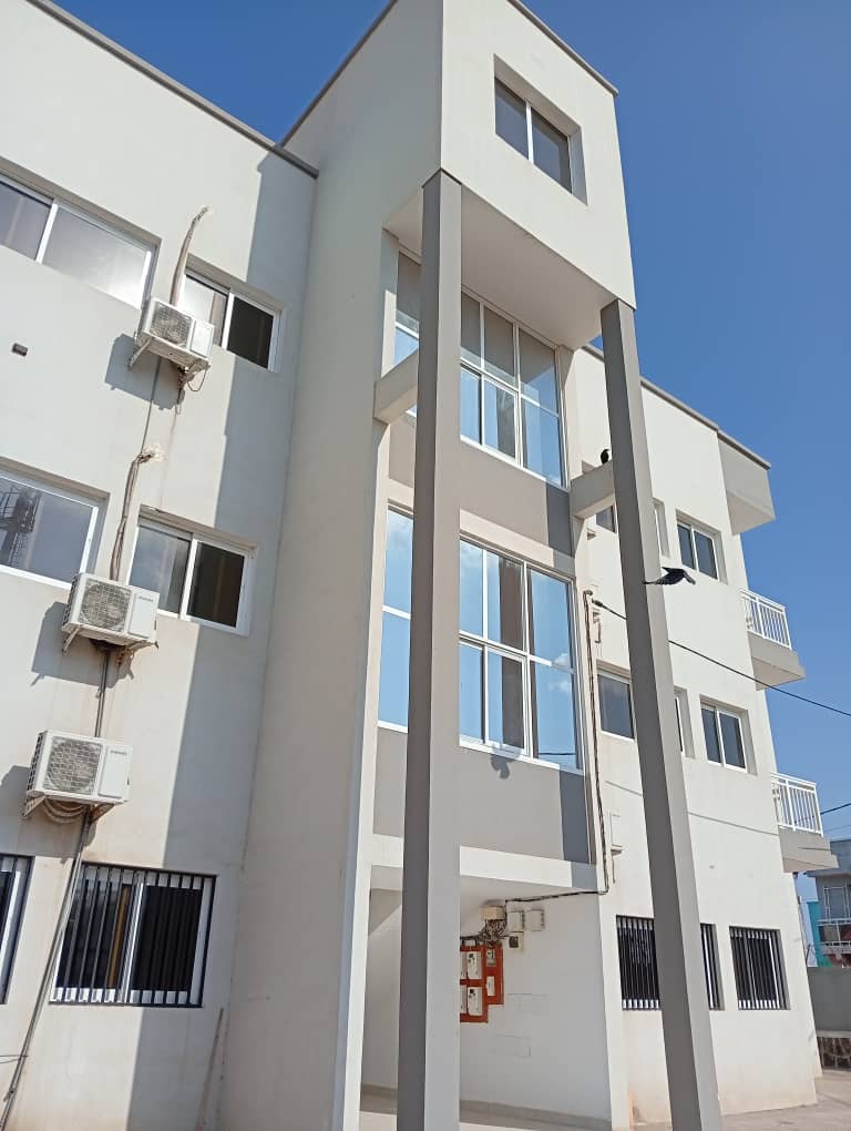 Appartement F3 climatisé avec parking à Salines Ouest