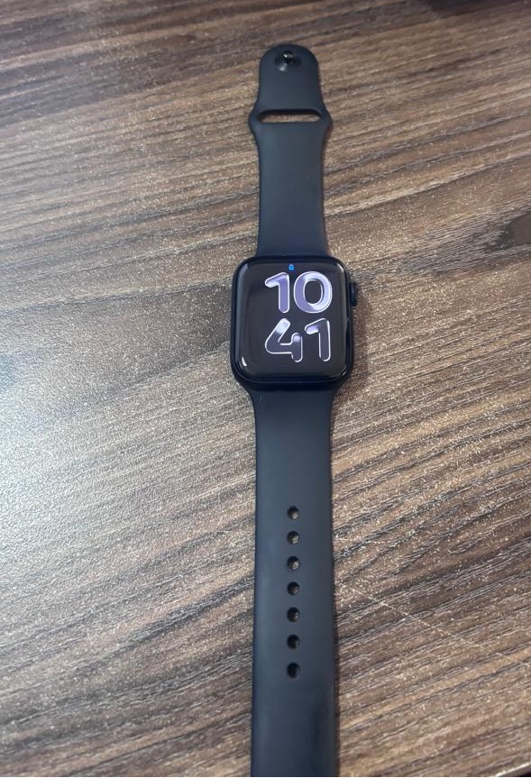 Apple Watch SE 2023 GPS 44 mm boîtier aluminium minuit