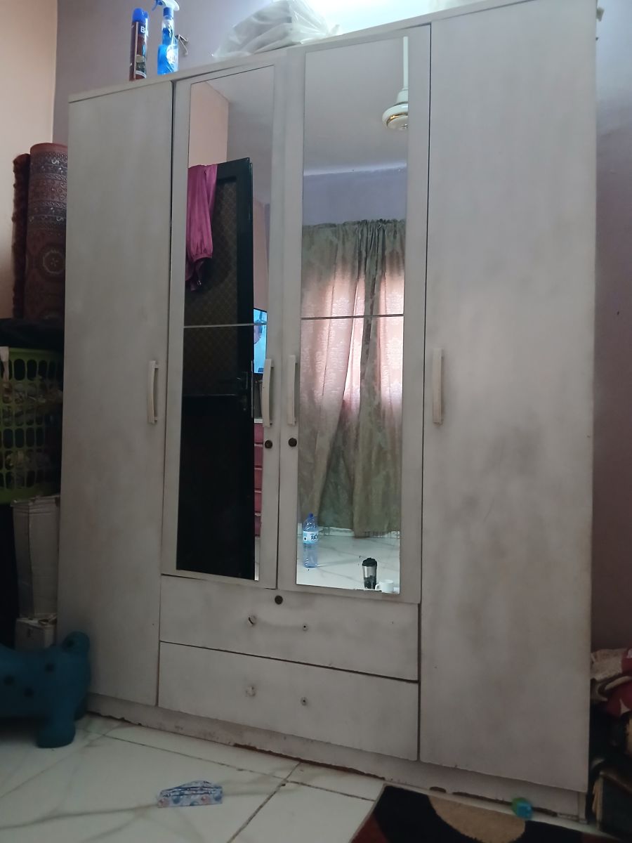 Armoire double porte en bois pour vêtements d\'enfants