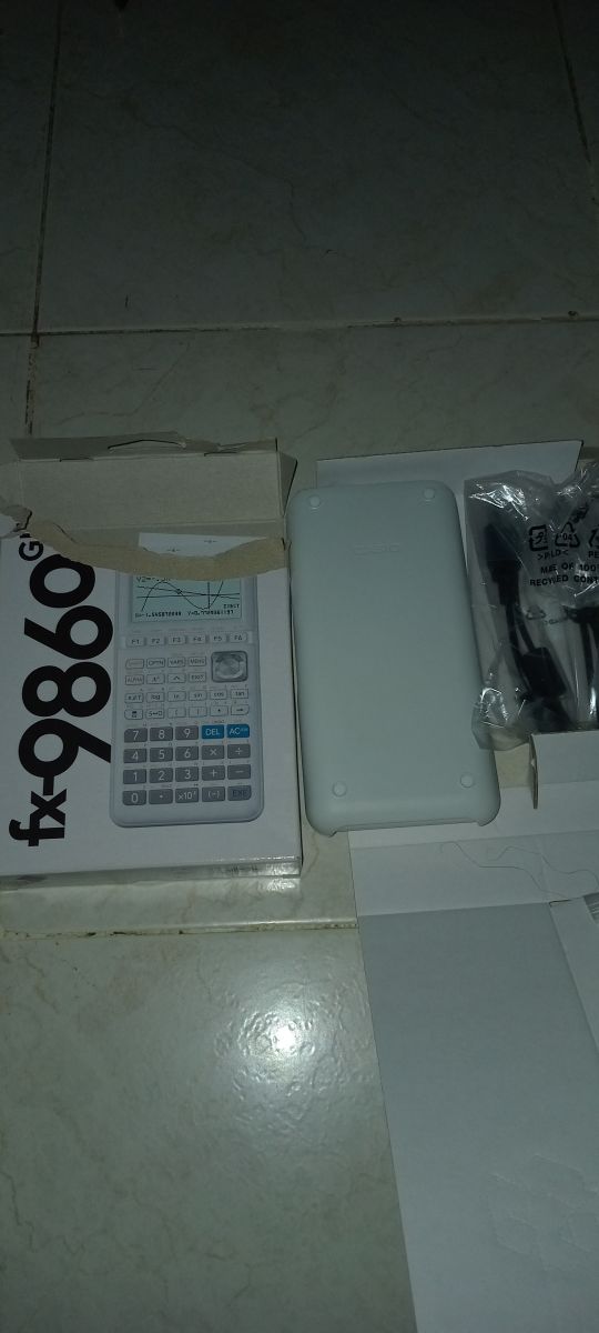 Calculatrice graphique neuve, modèle récent