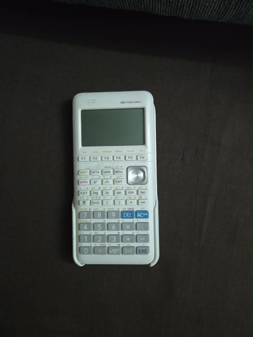 Calculatrice scientifique graphique en bon état 9 mois