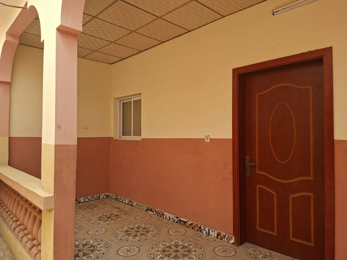Chambre à louer avec eau et électricité incluses à Cheikh Moussa