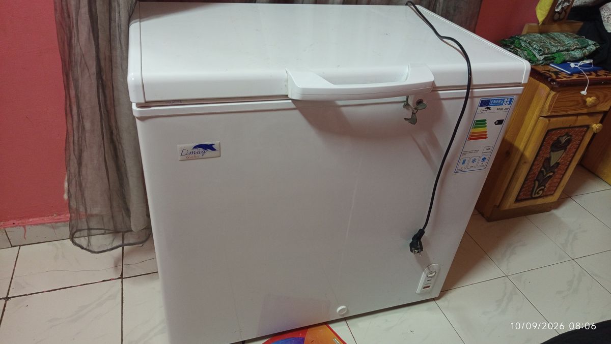 Congélateur neuf 200 L, utilisé 3 mois