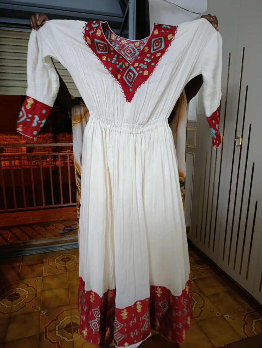 Robe traditionnelle éthiopienne neuve design moderne