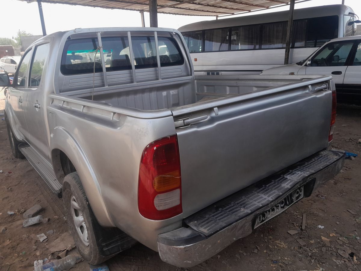 Toyota Hilux 2015 diesel, boîte manuelle, excellent état