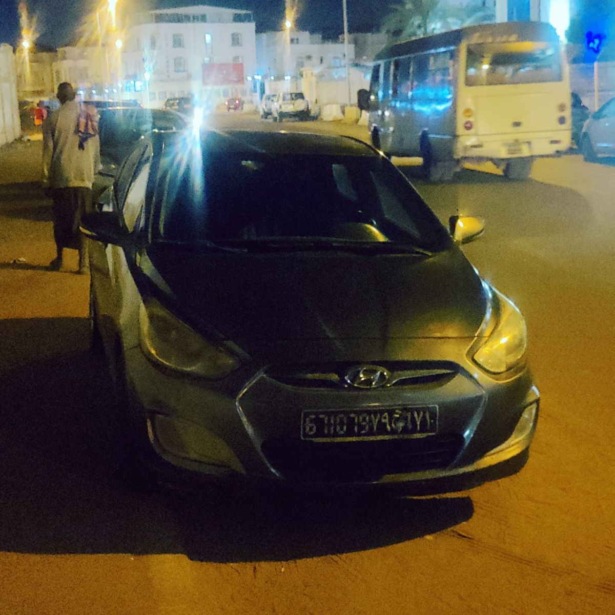 Hyundai Accent 4 portes noire, fiable et bien entretenue