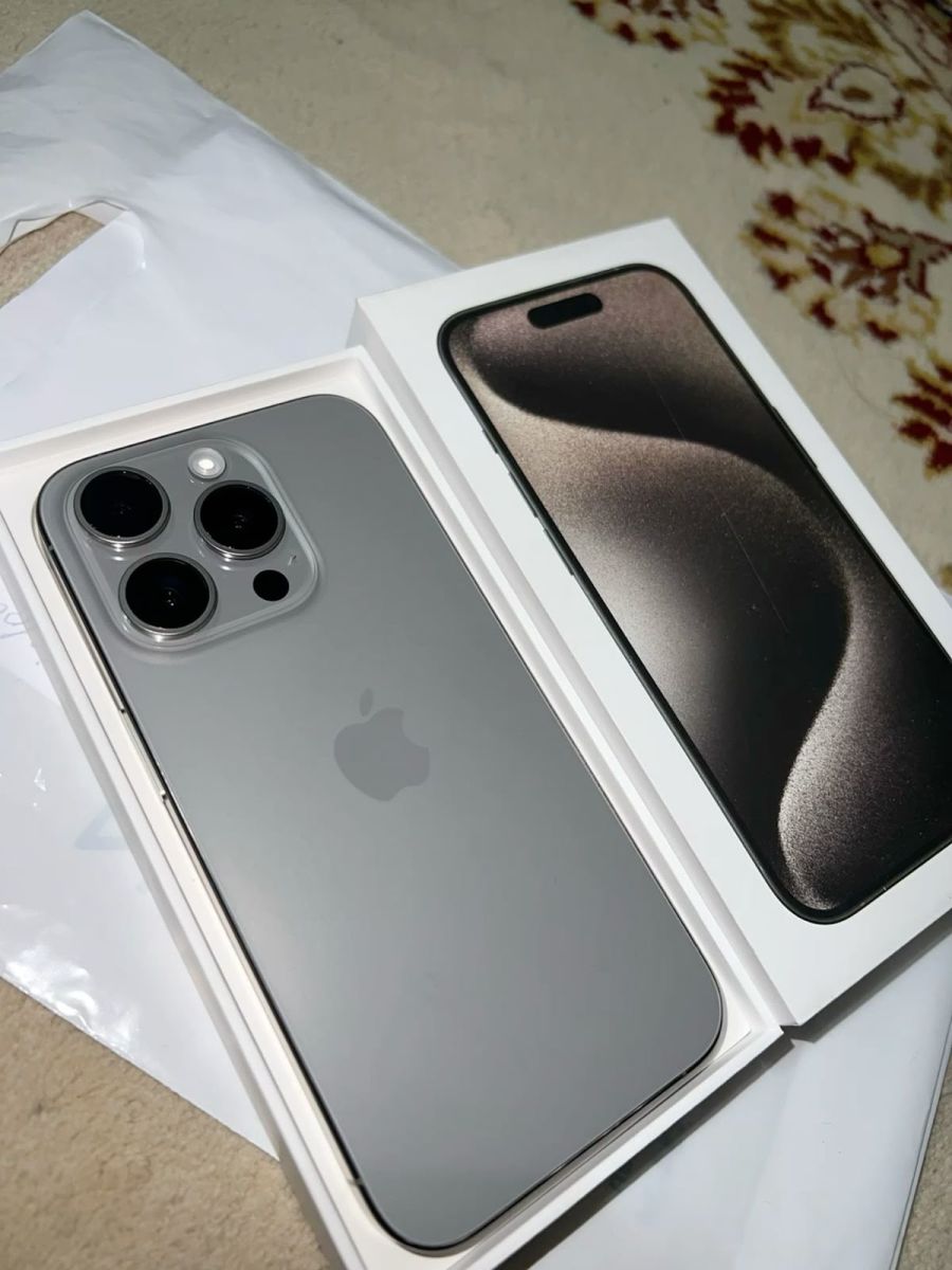 iPhone 15 Pro 128 Go en excellent état batterie 80%