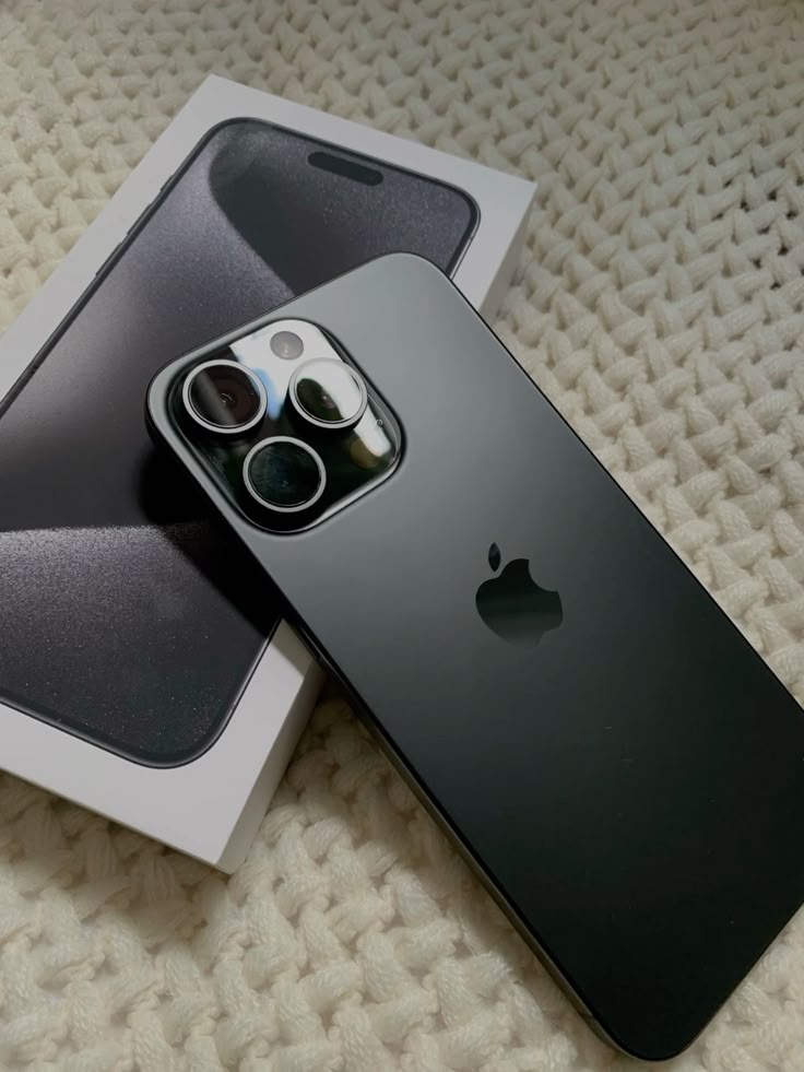 iPhone 15 Pro Max 256 Go noir en très bon état