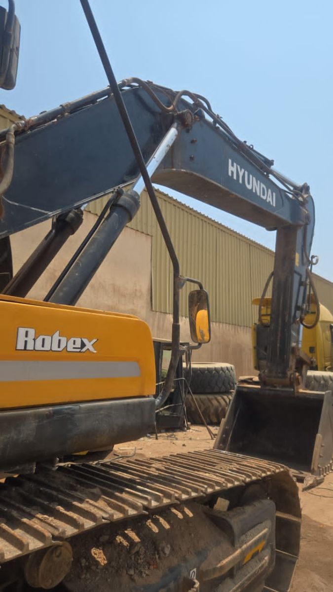 Location d\'engins de chantier : chargeur, excavatrice, niveleuse