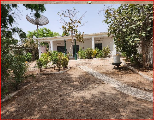 Lot immobilier - Villa + 2 appartements à vendre : Rue de la mosquée, centre ville