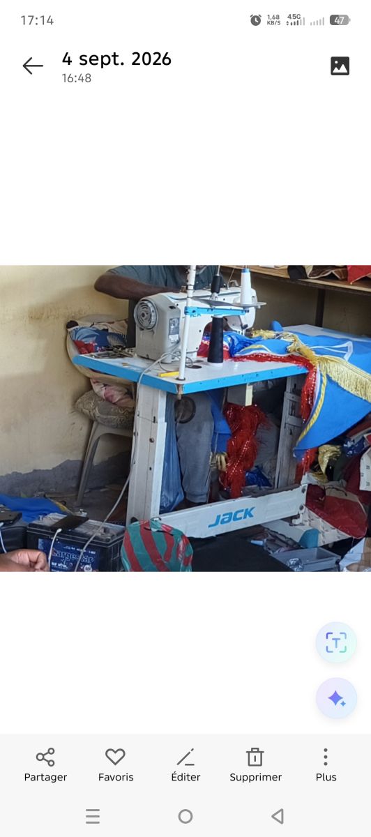 Machine à coudre électrique Jack F4 en bon état