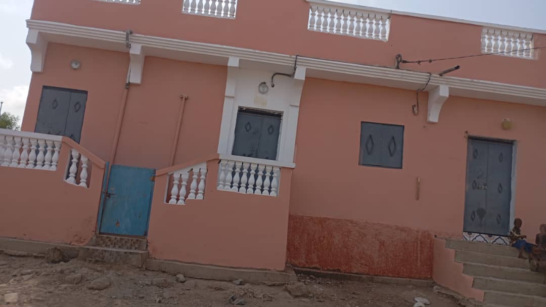 Maison 4 chambres avec terrasse et local commercial à PK12