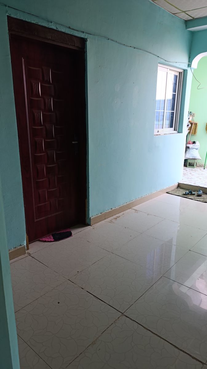 Chambre meublée avec habitation à louer à Cité Hodan près collège