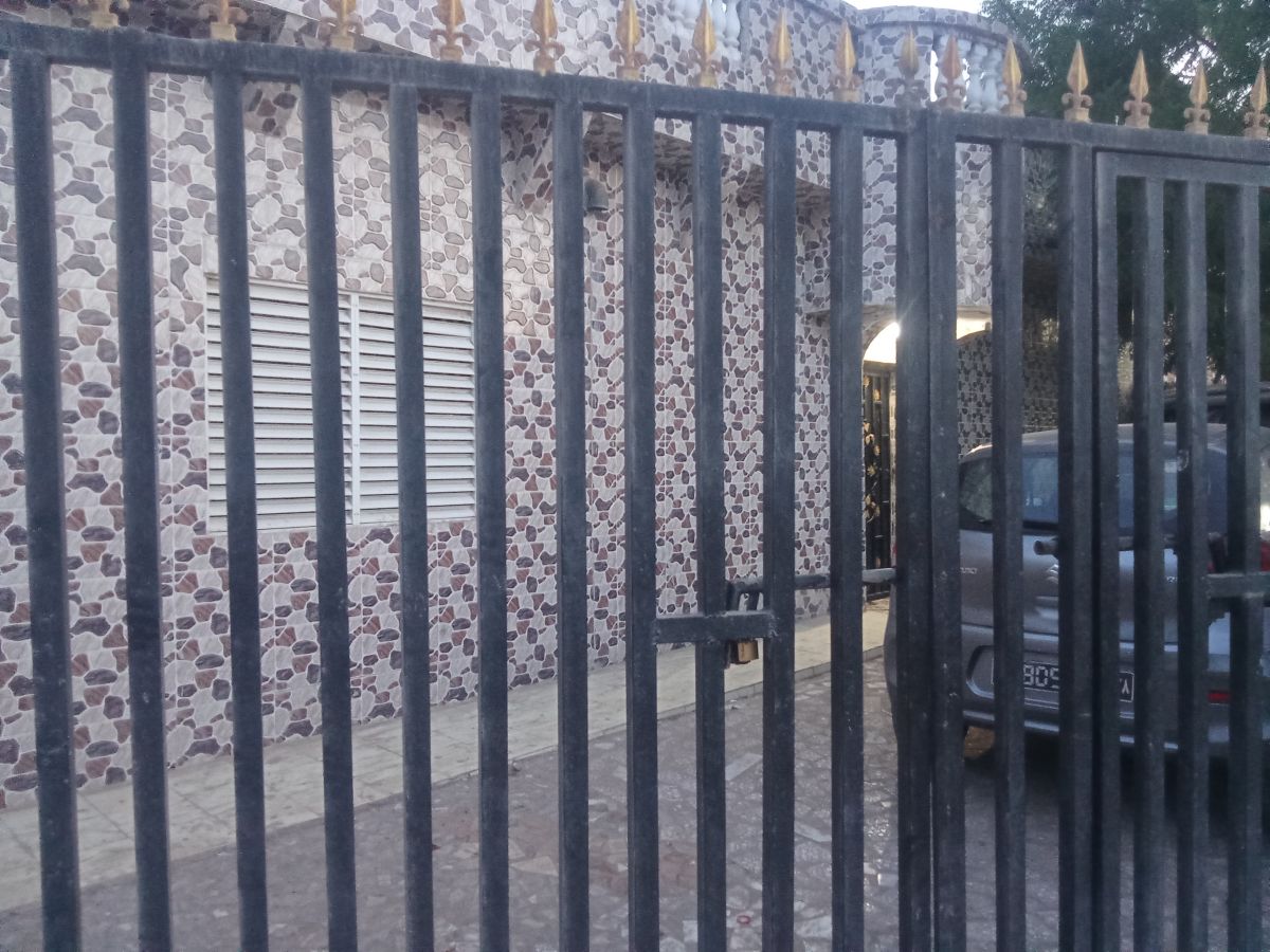 Maison F4 avec parking et 2 toilettes à Hodan 1