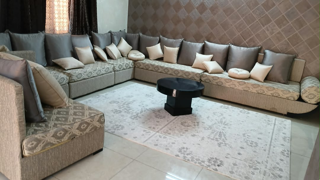 Ensemble meuble, 2 canapés et fauteuil en bon état
