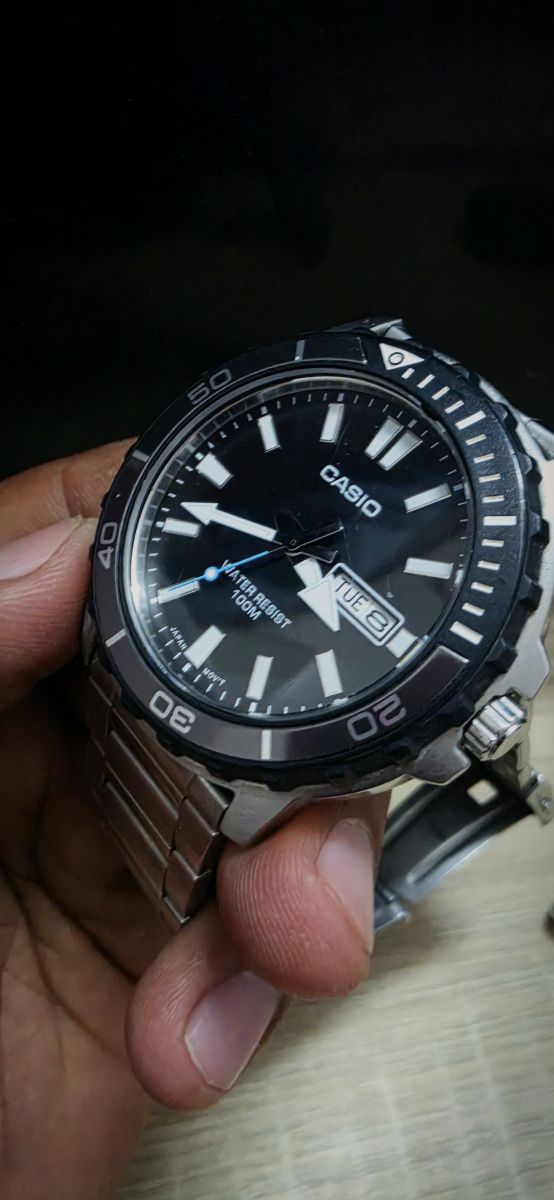 Montre Casio résistante à l\'eau 100m, modèle top game