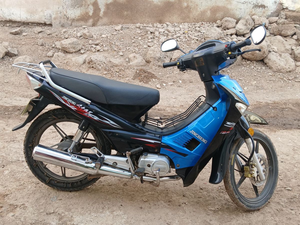 Moto d\'occasion en excellent état, papiers en règle
